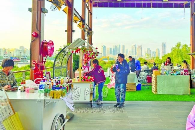 Lai Chi Vun Shipyards Ice Skating Carnival Brings Christmas Cheer: Residents Praise It as Family-Friendly and Hope It Will Be Held Again